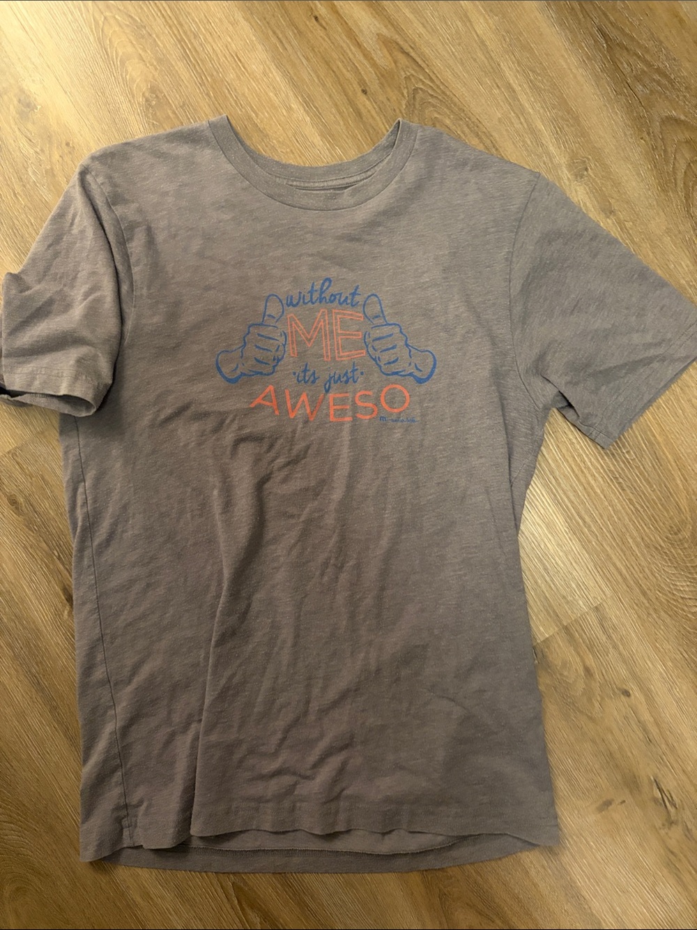Travis Mathew Men’s Short Sleeve Tee in Gray with Blue & Orange Graphic